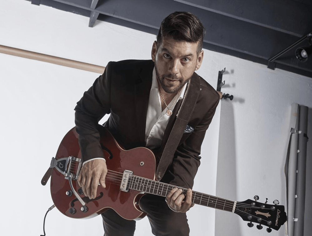Lee Perreira Live